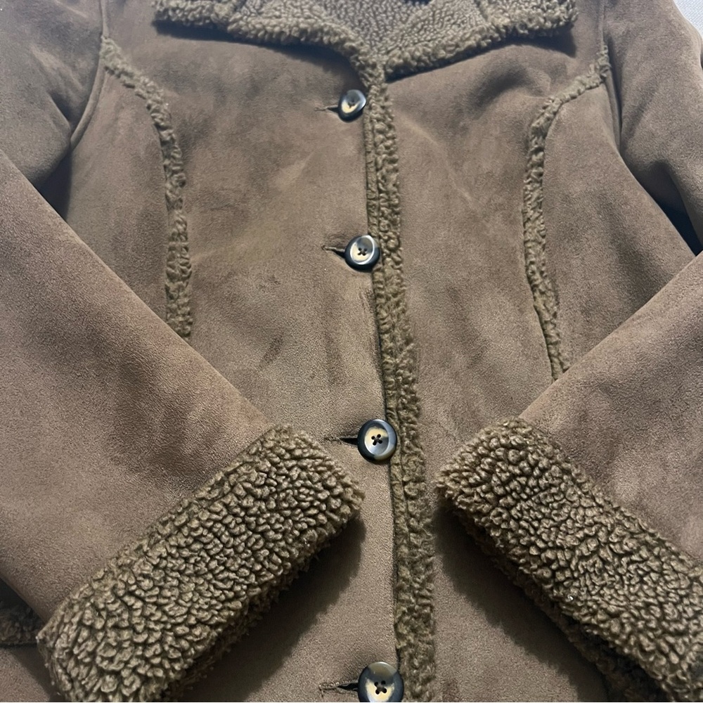 L.L.Bean Women’s Faux Suede Sherpa Chore Jacket — Medium - Picture 12 of 15